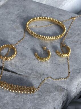Gold Spike-Texture Jewelry Set - Women's Necklace, Bracelet & Hoop Earrings